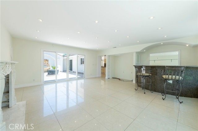 16379 Meadowridge Road, Encino (los Angeles), CA 91436