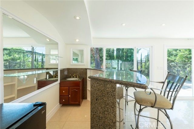 16379 Meadowridge Road, Encino (los Angeles), CA 91436