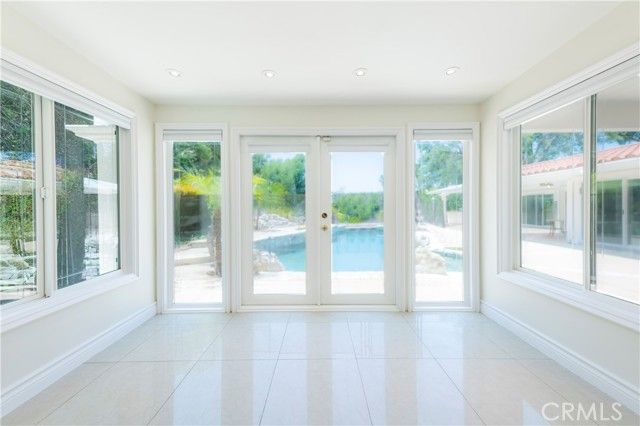 16379 Meadowridge Road, Encino (los Angeles), CA 91436