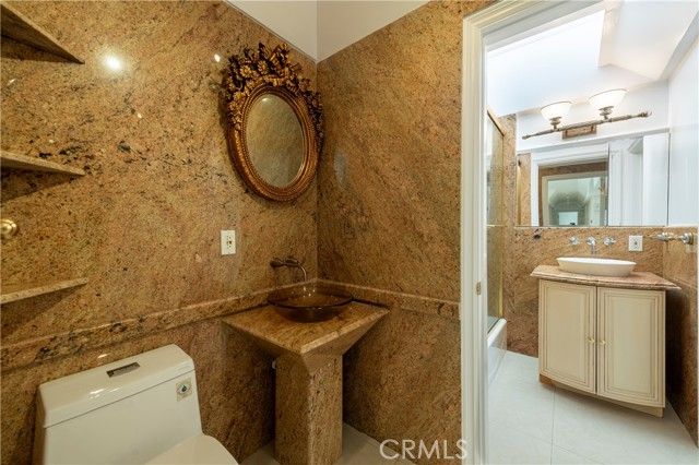 16379 Meadowridge Road, Encino (los Angeles), CA 91436