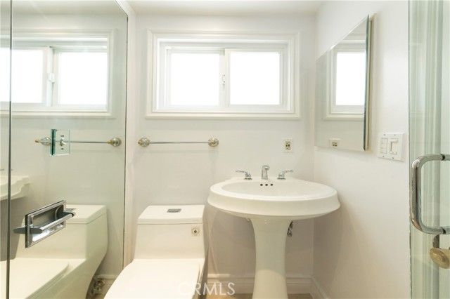 16379 Meadowridge Road, Encino (los Angeles), CA 91436