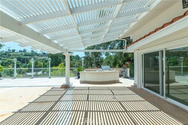 16379 Meadowridge Road, Encino (los Angeles), CA 91436