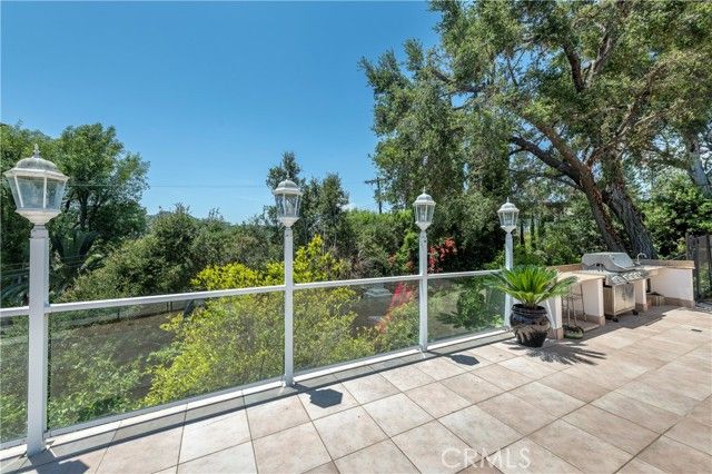 16379 Meadowridge Road, Encino (los Angeles), CA 91436