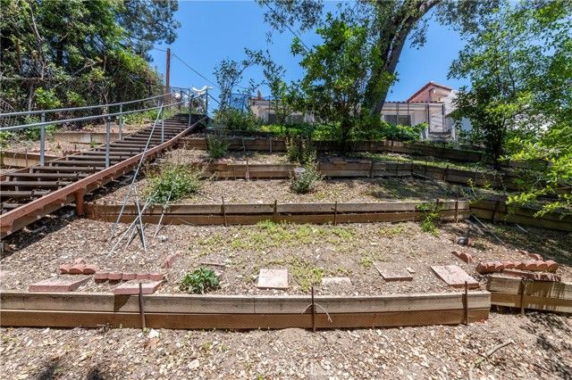 16379 Meadowridge Road, Encino (los Angeles), CA 91436