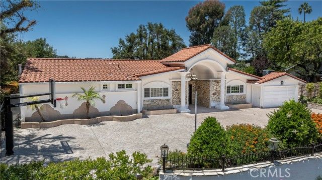 16379 Meadowridge Road, Encino (los Angeles), CA 91436