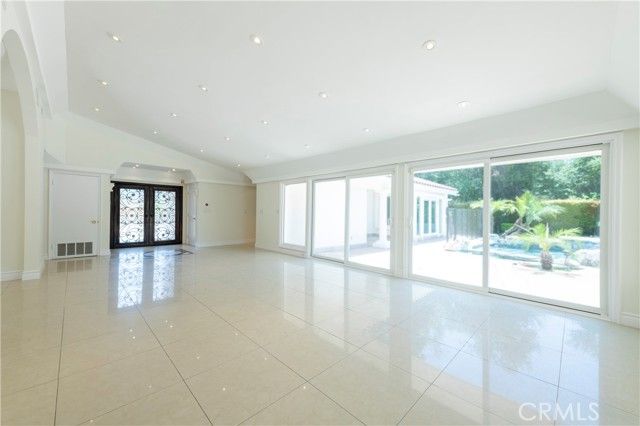 16379 Meadowridge Road, Encino (los Angeles), CA 91436