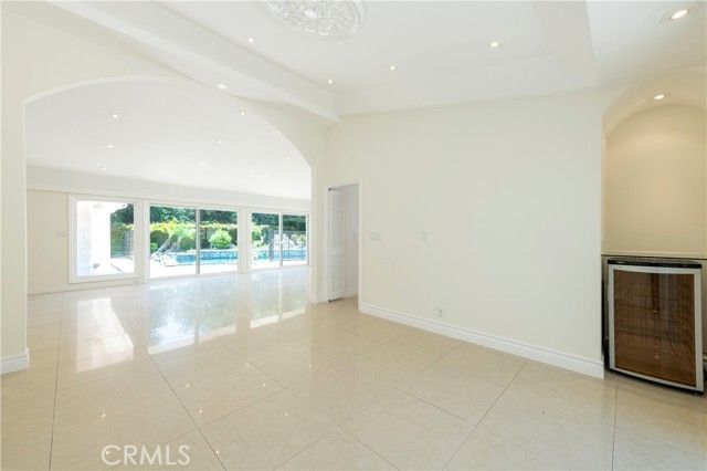 16379 Meadowridge Road, Encino (los Angeles), CA 91436