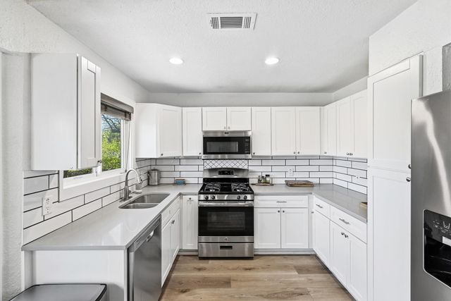 5610 Fence ROW, Austin, TX 78744