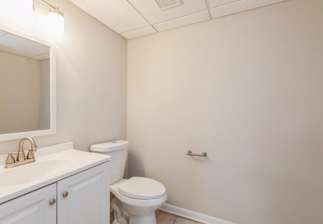 6105 N Wyndwood Drive, Crystal Lake, IL 60014