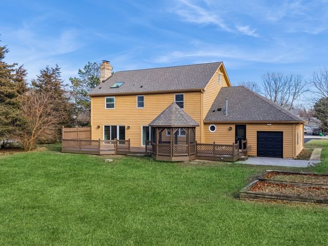 6105 N Wyndwood Drive, Crystal Lake, IL 60014