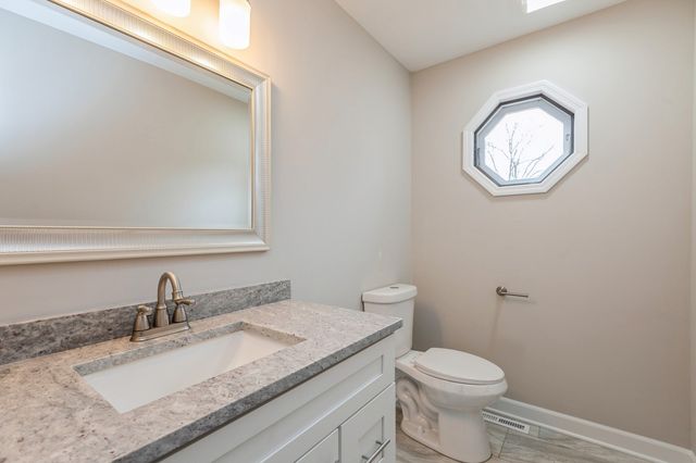 6105 N Wyndwood Drive, Crystal Lake, IL 60014