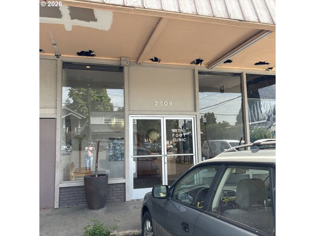 2809 Ne BROADWAY St, Portland, OR 97232