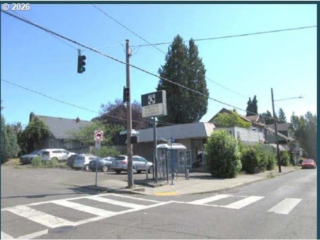 2809 Ne BROADWAY St, Portland, OR 97232