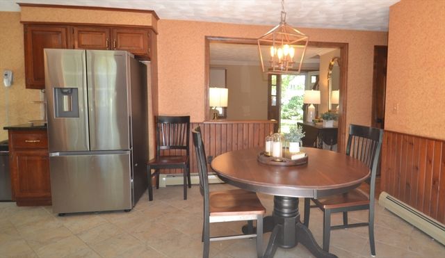 18 Bennett Rd, Rochester, MA 02770