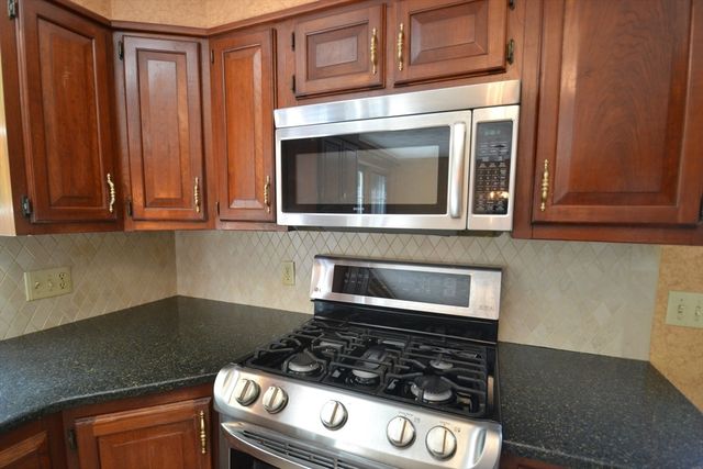 18 Bennett Rd, Rochester, MA 02770