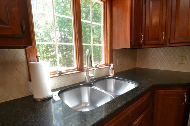 18 Bennett Rd, Rochester, MA 02770