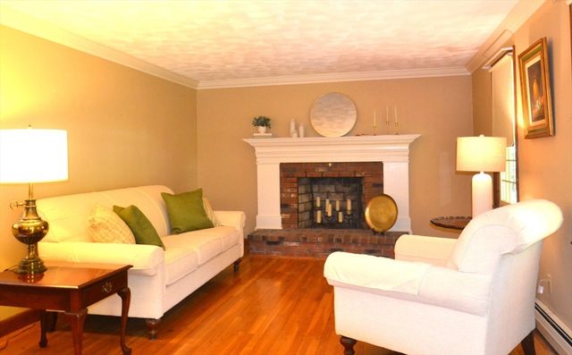 18 Bennett Rd, Rochester, MA 02770