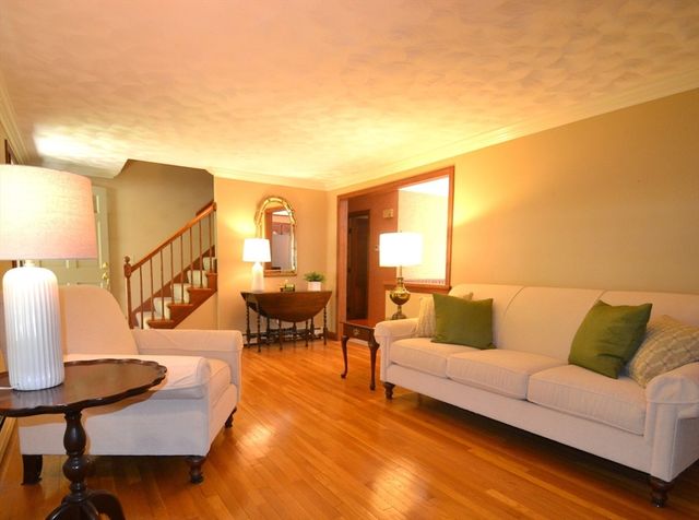 18 Bennett Rd, Rochester, MA 02770
