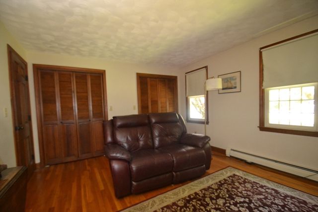 18 Bennett Rd, Rochester, MA 02770