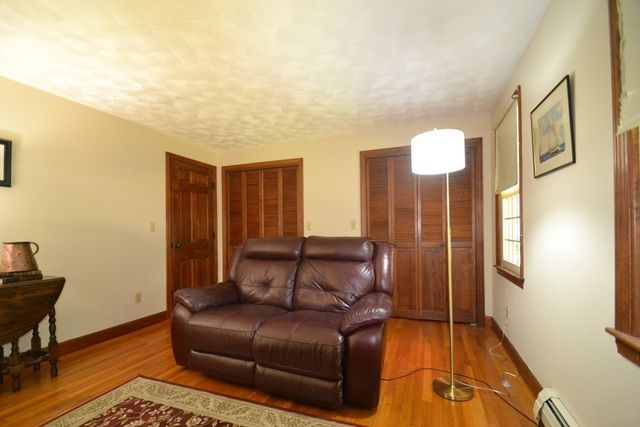 18 Bennett Rd, Rochester, MA 02770