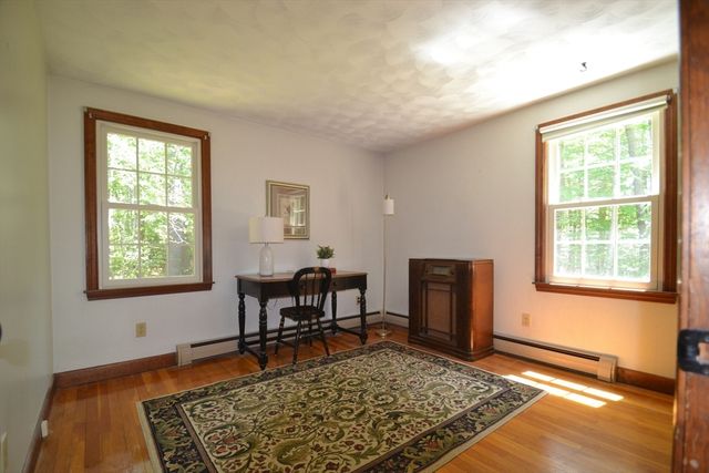 18 Bennett Rd, Rochester, MA 02770