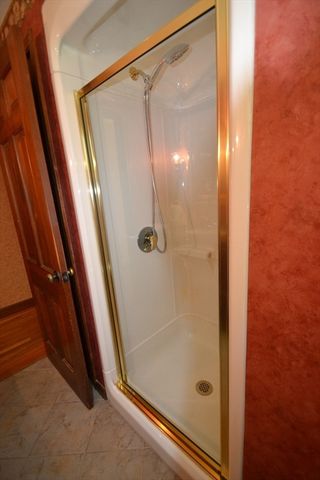 18 Bennett Rd, Rochester, MA 02770