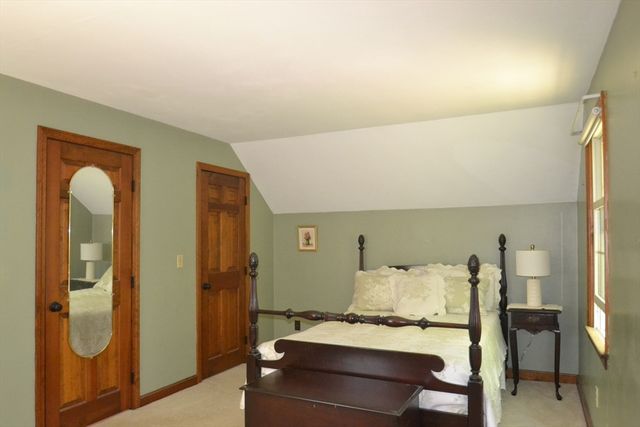 18 Bennett Rd, Rochester, MA 02770