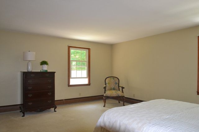 18 Bennett Rd, Rochester, MA 02770