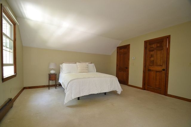 18 Bennett Rd, Rochester, MA 02770