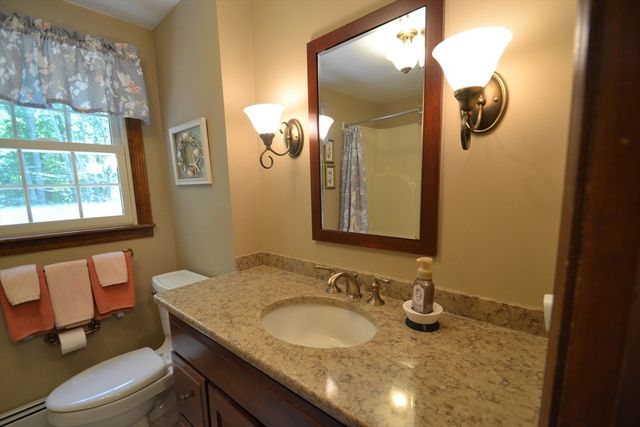 18 Bennett Rd, Rochester, MA 02770