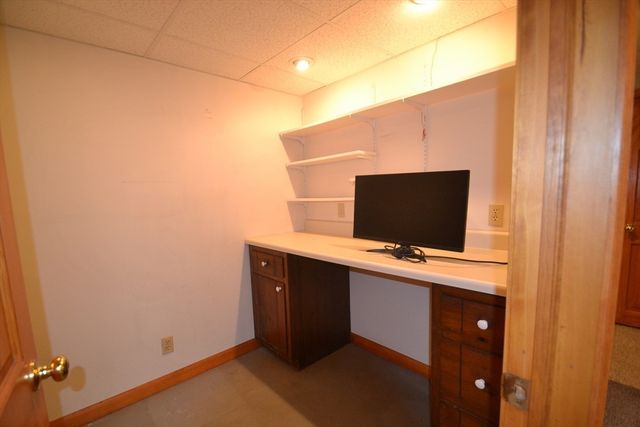 18 Bennett Rd, Rochester, MA 02770