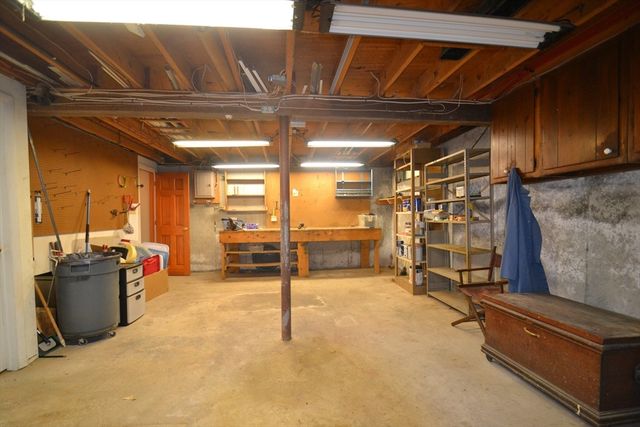 18 Bennett Rd, Rochester, MA 02770
