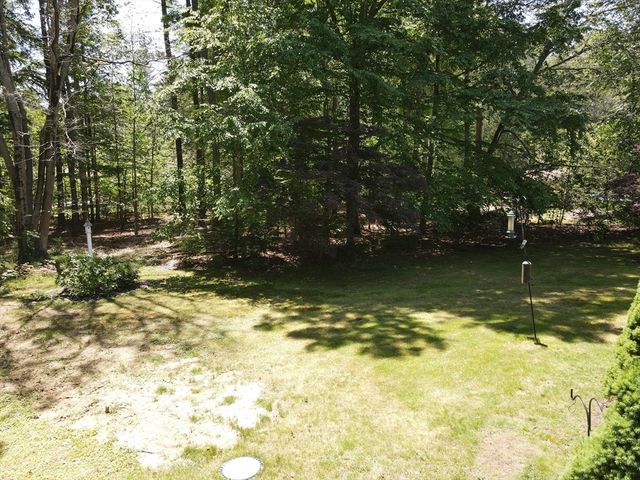 18 Bennett Rd, Rochester, MA 02770