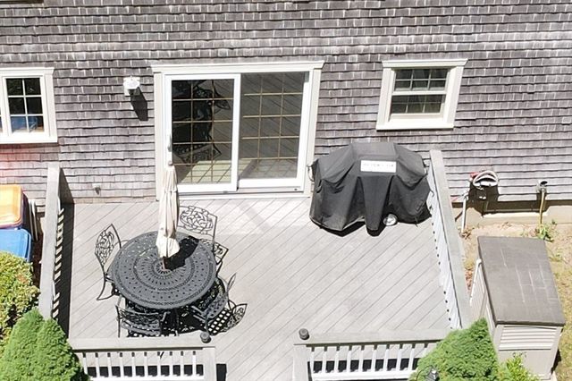 18 Bennett Rd, Rochester, MA 02770