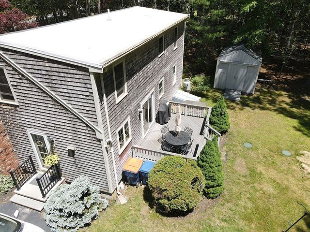 18 Bennett Rd, Rochester, MA 02770