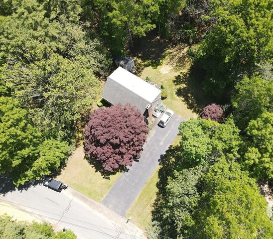 18 Bennett Rd, Rochester, MA 02770