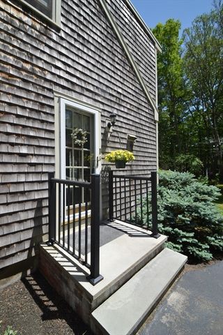 18 Bennett Rd, Rochester, MA 02770