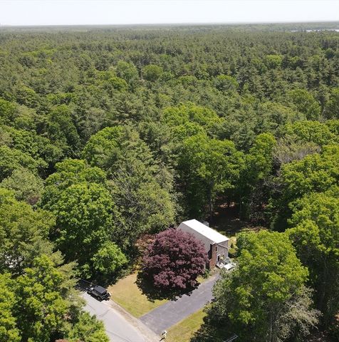 18 Bennett Rd, Rochester, MA 02770