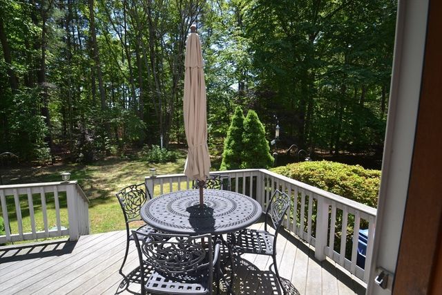 18 Bennett Rd, Rochester, MA 02770