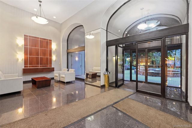 15 Stewart Place 12A, White Plains, NY 10603