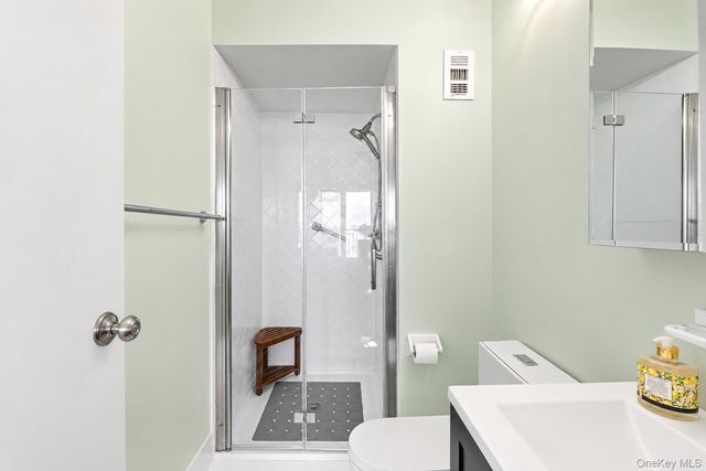 15 Stewart Place 12A, White Plains, NY 10603