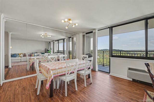 15 Stewart Place 12A, White Plains, NY 10603