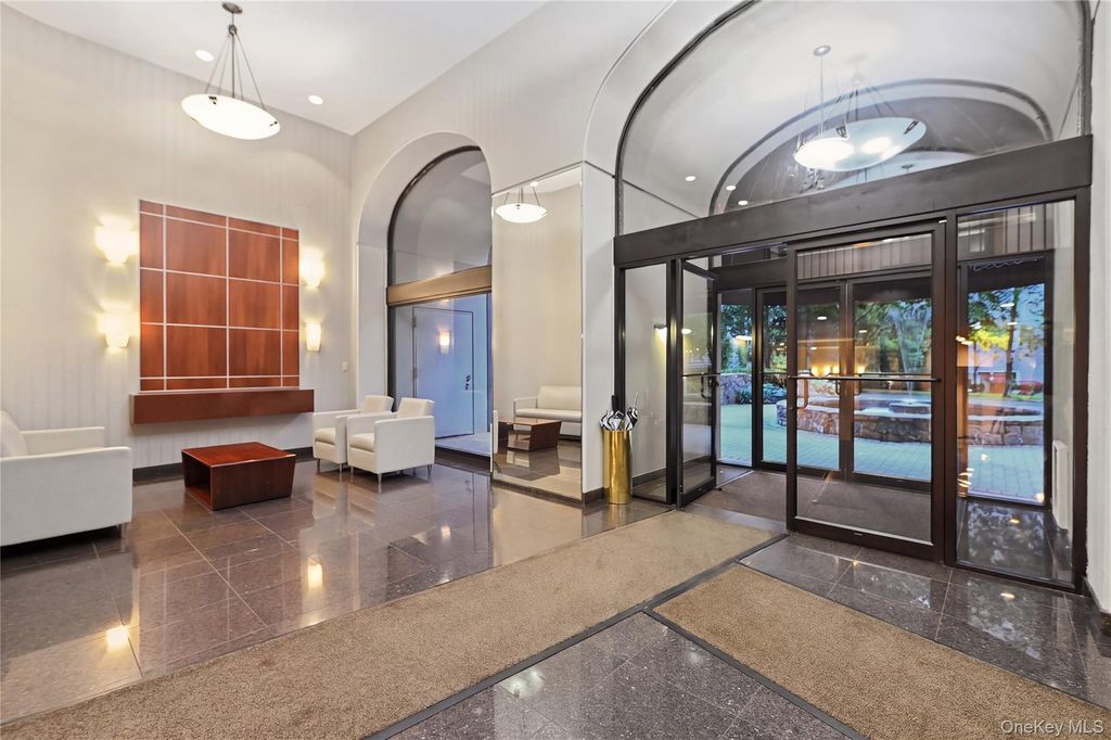 15 Stewart Place 12A, White Plains, NY 10603 — photo 2