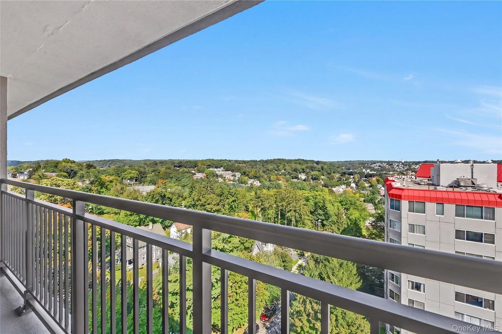 15 Stewart Place 12A, White Plains, NY 10603 — photo 3