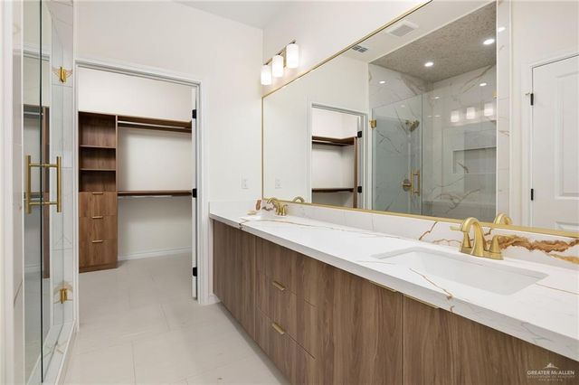 2724 E Bvlgari Drive, Edinburg, TX 78542