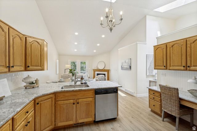 1077 E BROOK CIR, Kaysville, UT 84037