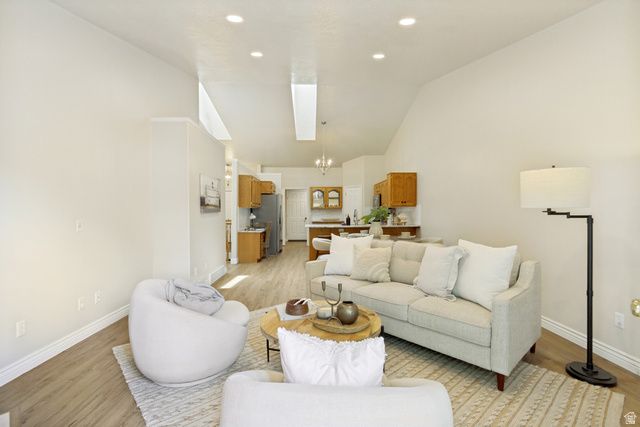 1077 E BROOK CIR, Kaysville, UT 84037