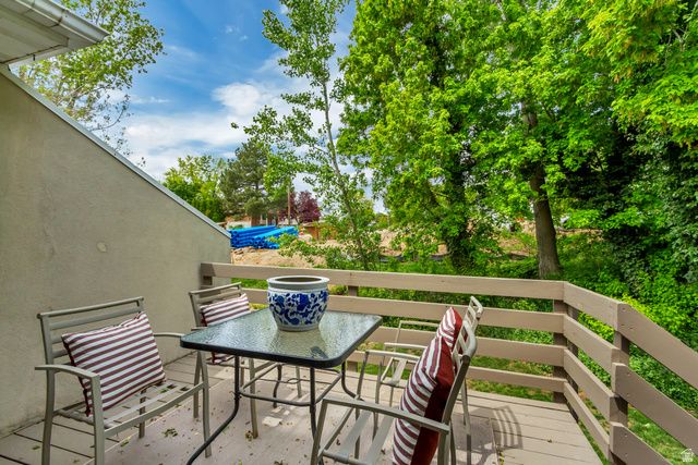 1077 E BROOK CIR, Kaysville, UT 84037