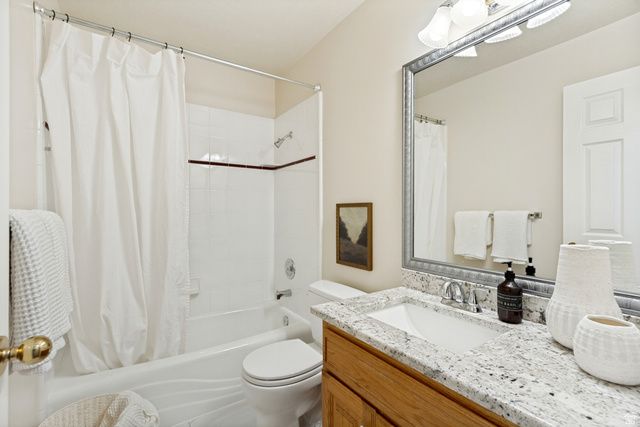 1077 E BROOK CIR, Kaysville, UT 84037