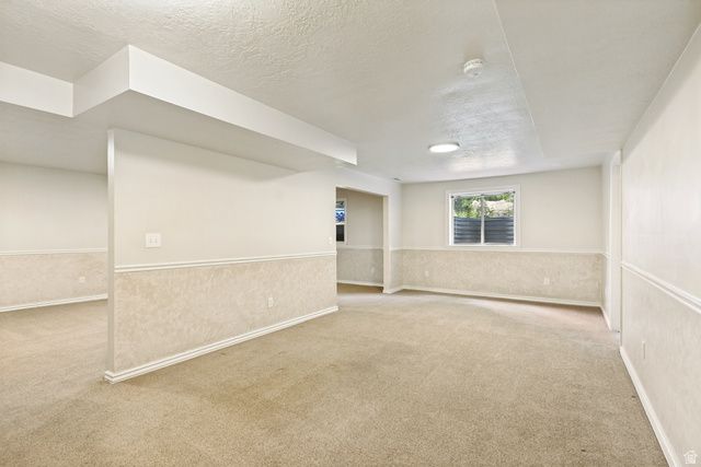 1077 E BROOK CIR, Kaysville, UT 84037